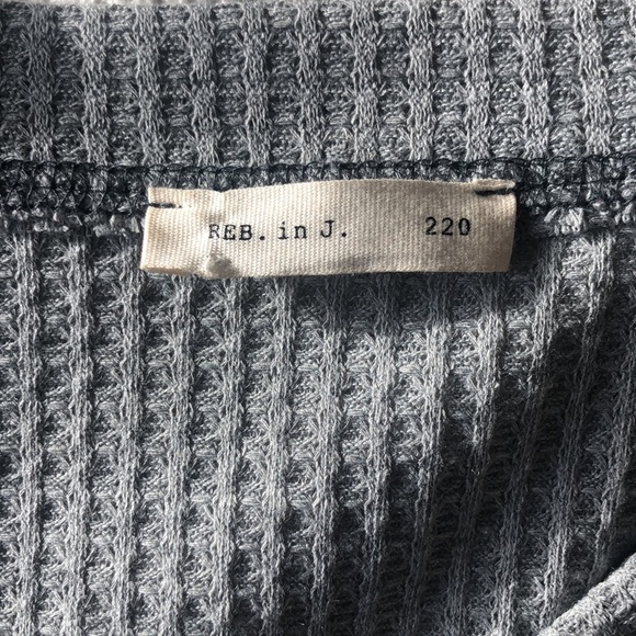 Knit grey v-neck sweater - Picture 4 of 4